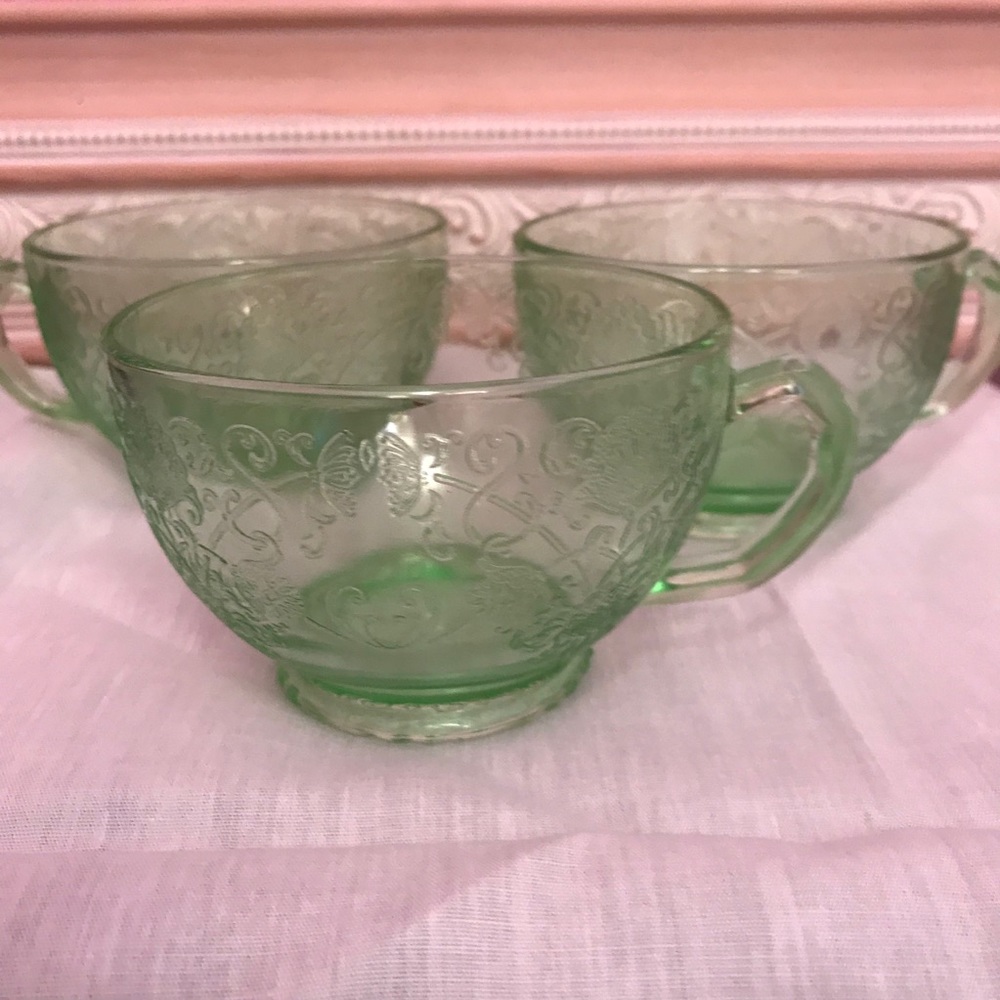 Vaseline glass cups